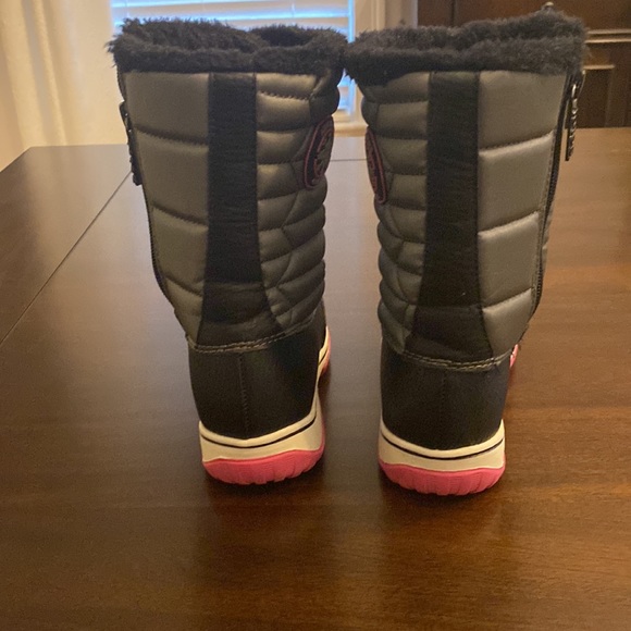 Tote’s girls winter boots. Size 13. Excellent condition. Barely worn. - Picture 2 of 4